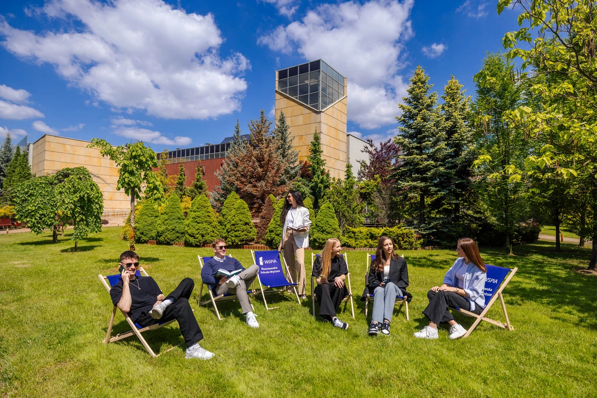 WSPiA Rzeszowska Szkoła Wyższa 13